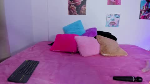 mia_purplee online show from November 11, 2025, 3:17 am