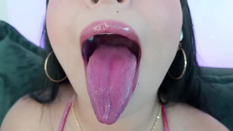 Snapshot of mia_roux1 chatting on May 17, 2026, 10:39 pm Mia online show from May 17, 2026, 10:39 pm