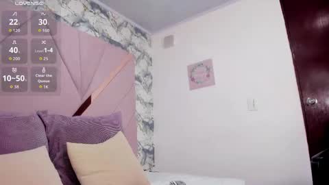 Mia online show from April 29, 2026, 4:38 am