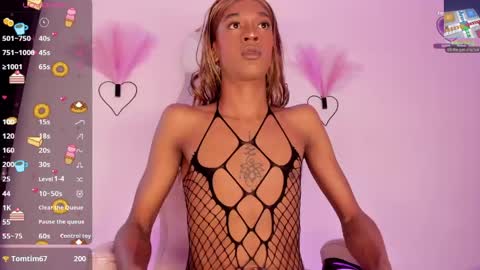 Snapshot of mia_royal chatting on May 16, 2026, 12:15 pm mia_royal online show from May 16, 2026, 12:15 pm