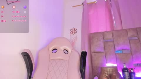 Snapshot of mia_royal chatting on May 18, 2026, 6:03 pm mia_royal online show from May 18, 2026, 6:03 pm