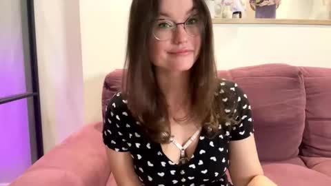 Snapshot of mia_shine_bright chatting on September 26, 2025, 4:05 am Mia online show from September 26, 2025, 4:05 am