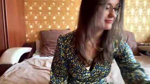 Snapshot of mia_shine_bright chatting on October 27, 2025, 5:55 am Mia online show from October 27, 2025, 5:55 am