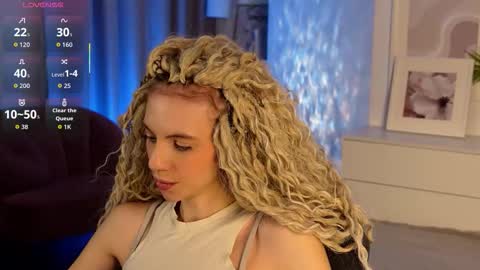 Mia online show from December 19, 2025, 6:31 am