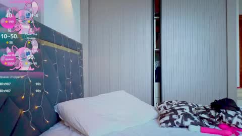 Mia online show from March 4, 2025, 9:51 am