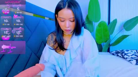 Snapshot of mia_sirenia chatting on April 20, 2026, 8:28 am Mia online show from April 20, 2026, 8:28 am