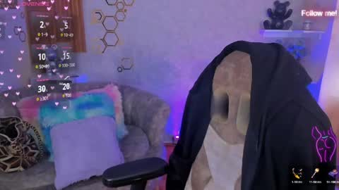 Snapshot of mia_smoke_ chatting on June 9, 2026, 5:02 pm Mia online show from June 9, 2026, 5:02 pm