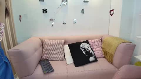 Mia online show from March 8, 2025, 8:14 pm