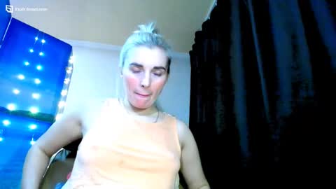 Snapshot of mia_sunnyy chatting on December 7, 2024, 9:44 pm Mia. online show from December 7, 2024, 9:44 pm