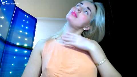 Snapshot of mia_sunnyy chatting on December 8, 2024, 8:36 pm Mia. online show from December 8, 2024, 8:36 pm