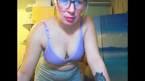 Snapshot of mia_sunnyy chatting on November 14, 2025, 9:35 pm Mia. online show from November 14, 2025, 9:35 pm