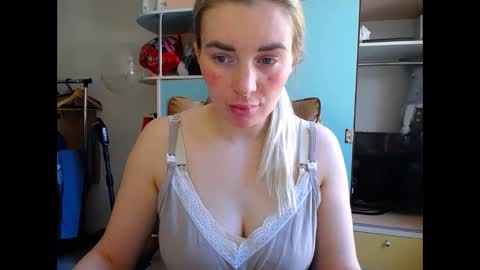 Snapshot of mia_sunnyy chatting on February 21, 2026, 1:56 pm Mia. online show from February 21, 2026, 1:56 pm