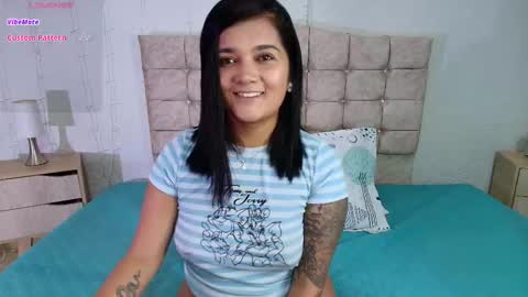 Snapshot of mia_traveluxe chatting on November 15, 2025, 3:37 am Mia online show from November 15, 2025, 3:37 am