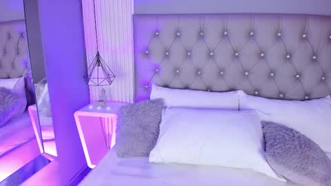 mia vixenn  online show from December 14, 2025, 11:20 pm