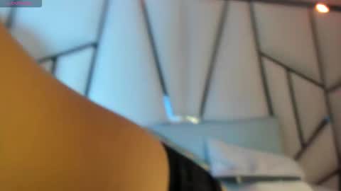 mia_vy online show from September 26, 2025, 7:29 pm