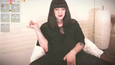 Snapshot of mia_wallase chatting on November 23, 2025, 5:40 am mia_wallase online show from November 23, 2025, 5:40 am