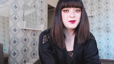 mia_wallase online show from April 4, 2026, 7:17 am
