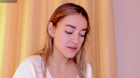 Snapshot of mia_white11 chatting on January 8, 2026, 1:02 pm Mia White online show from January 8, 2026, 1:02 pm