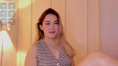 Snapshot of mia_white11 chatting on April 27, 2026, 1:42 pm Mia White online show from April 27, 2026, 1:42 pm