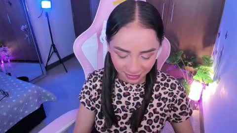 mia  nicolle online show from November 11, 2025, 11:49 pm