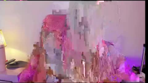 Mia online show from November 11, 2025, 6:52 pm