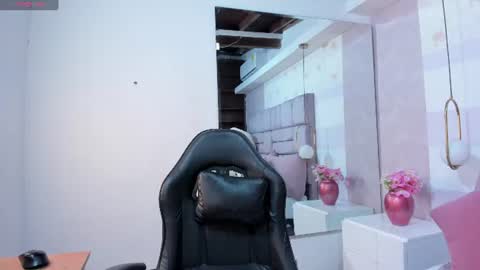 Snapshot of miaa_diamondd1 chatting on June 18, 2026, 12:42 pm Mia online show from June 18, 2026, 12:42 pm