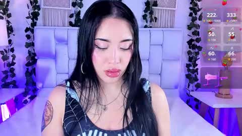 Mia online show from November 20, 2025, 11:54 am