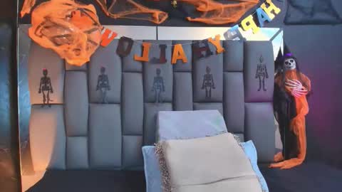 Mia online show from October 20, 2025, 12:05 pm