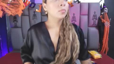 Mia online show from October 28, 2025, 12:09 pm