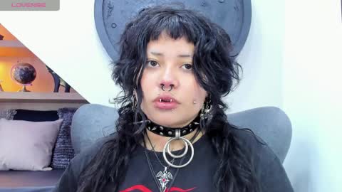 Mia online show from March 29, 2026, 1:22 pm