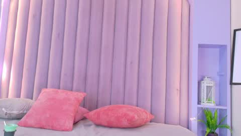miaanderson__ online show from April 9, 2026, 11:59 am