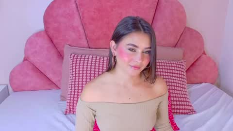 miaanderson__ online show from April 21, 2026, 11:38 am