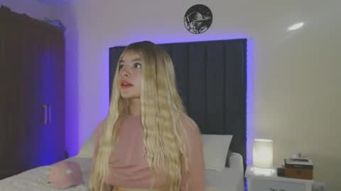 miaandnaty1 online show from February 19, 2026, 9:44 pm