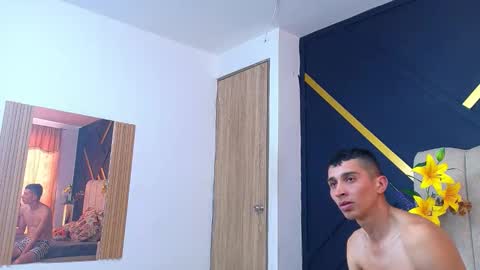 miaandrony online show from March 31, 2026, 7:03 pm