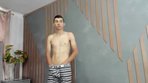 miaandrony online show from April 13, 2026, 12:54 pm