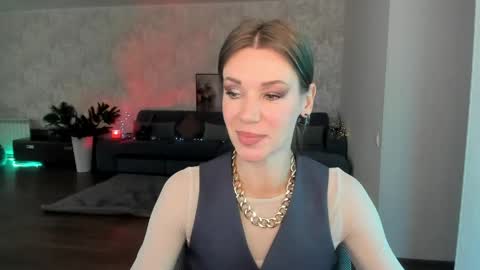 Snapshot of miababy14 chatting on June 2, 2026, 4:25 am Mia online show from June 2, 2026, 4:25 am