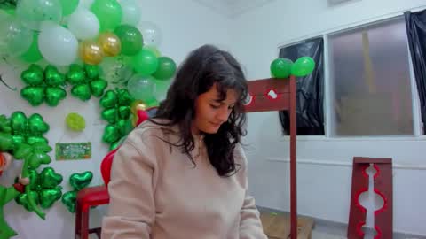 Mia and Max online show from March 18, 2026, 11:57 am