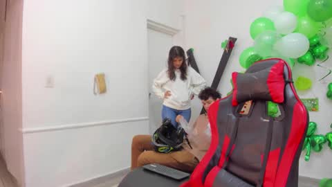 Mia and Max online show from March 20, 2026, 11:59 am