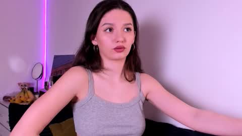 Snapshot of miabellee_ chatting on March 25, 2026, 6:58 pm mia online show from March 25, 2026, 6:58 pm