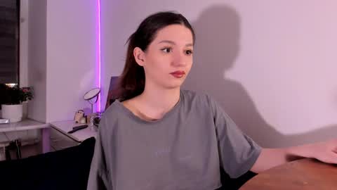 Snapshot of miabellee_ chatting on April 2, 2026, 11:02 pm mia online show from April 2, 2026, 11:02 pm