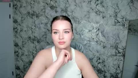 Mia online show from March 12, 2026, 7:42 pm