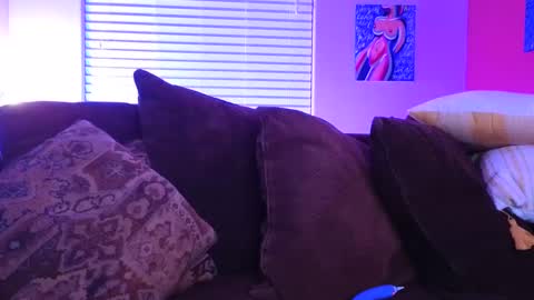 Snapshot of miacanela_xo chatting on December 5, 2024, 5:59 am Mia online show from December 5, 2024, 5:59 am