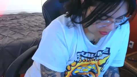 Snapshot of miacanela_xo chatting on December 24, 2024, 4:22 am Mia online show from December 24, 2024, 4:22 am