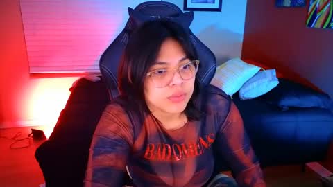 Snapshot of miacanela_xo chatting on December 29, 2024, 2:17 am Mia online show from December 29, 2024, 2:17 am