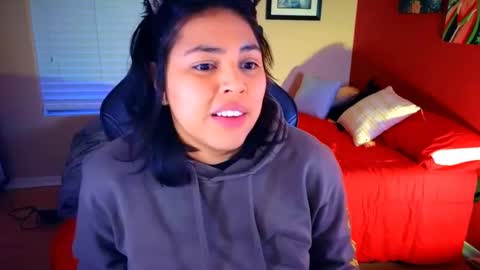 Snapshot of miacanela_xo chatting on January 8, 2025, 12:28 am Mia online show from January 8, 2025, 12:28 am