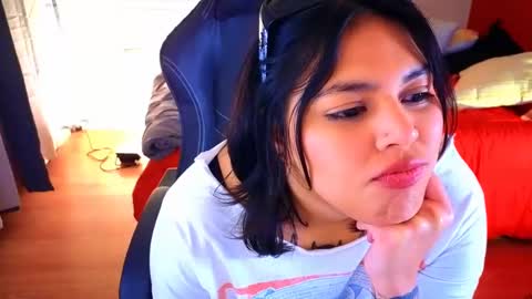 Snapshot of miacanela_xo chatting on January 8, 2025, 6:31 am Mia online show from January 8, 2025, 6:31 am