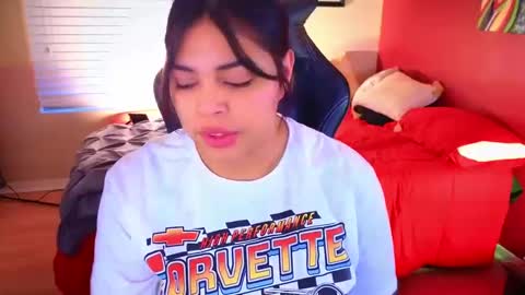 Snapshot of miacanela_xo chatting on January 9, 2025, 12:25 am Mia online show from January 9, 2025, 12:25 am