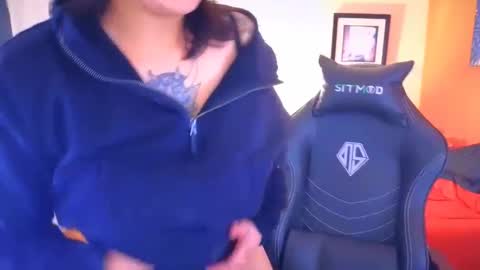 Snapshot of miacanela_xo chatting on January 11, 2025, 2:20 am Mia online show from January 11, 2025, 2:20 am