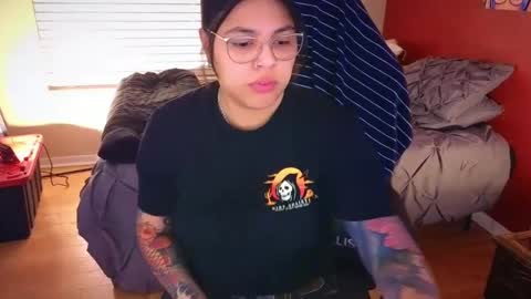 Snapshot of miacanela_xo chatting on January 20, 2025, 1:28 am Mia online show from January 20, 2025, 1:28 am