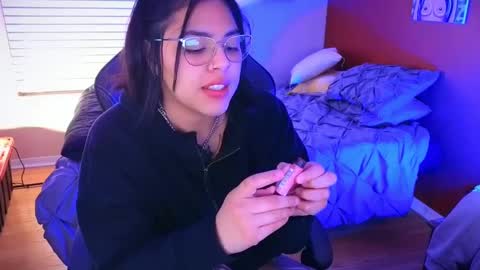 Snapshot of miacanela_xo chatting on January 21, 2025, 1:18 am Mia online show from January 21, 2025, 1:18 am